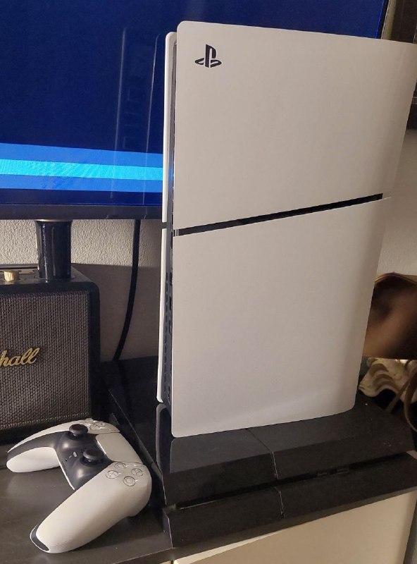 Новая PS5. Без использования (она даже не настроена). Идет с 1 контрол